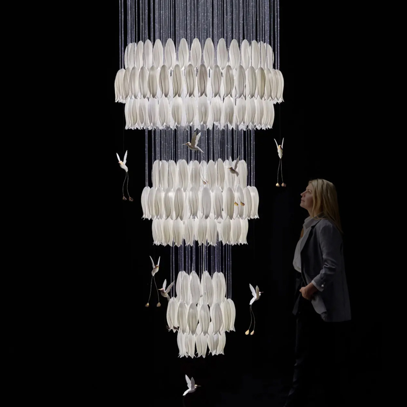 Большая Люстра для Лестницы Sagarti Contemporary chandelier ALBA GRAND Flowers & Birds Белый Золотой в Омске | Loft Concept 