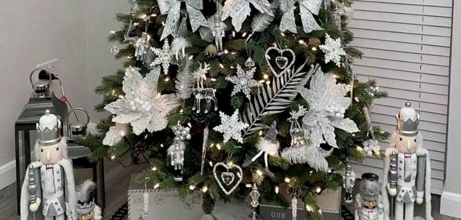 Дизайнерская Елка с Серебряным Декором Christmas Tree Silver Flowers Дизайнерская Елка с Серебряным Декором Christmas Tree Silver Flowers - Loft-Concept в Омске