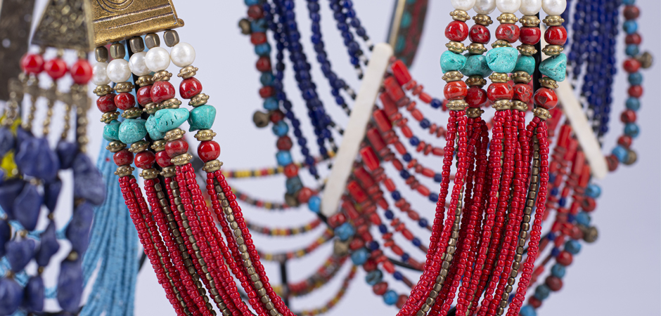 Ожерелье на подставке NECKLACE RED AND BRASS Ожерелье на подставке NECKLACE RED AND BRASS - Loft-Concept в Омске
