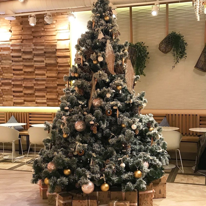 Дизайнерская  Елка с Золотым новогодним декором Christmas Tree Golden Feathers Золотой Зеленый в Омске | Loft Concept 