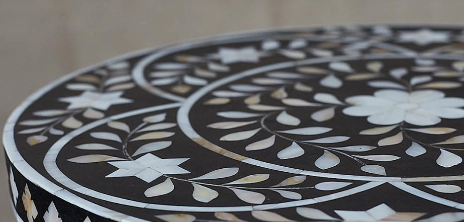 Приставной столик Inlaid Bone Flowers Приставной столик Inlaid Bone Flowers - Loft-Concept в Омске