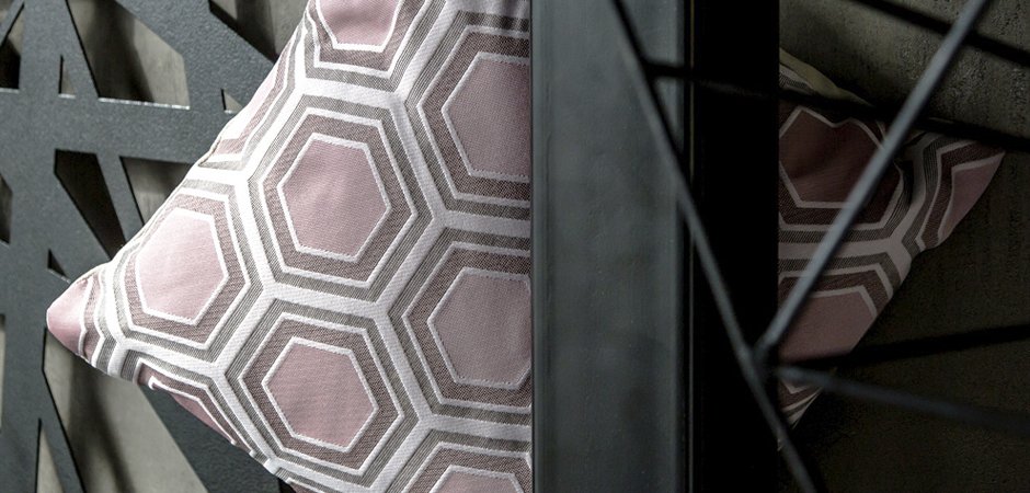 Подушка Hexagon Pink Geometry Подушка Hexagon Pink Geometry - Loft-Concept в Омске