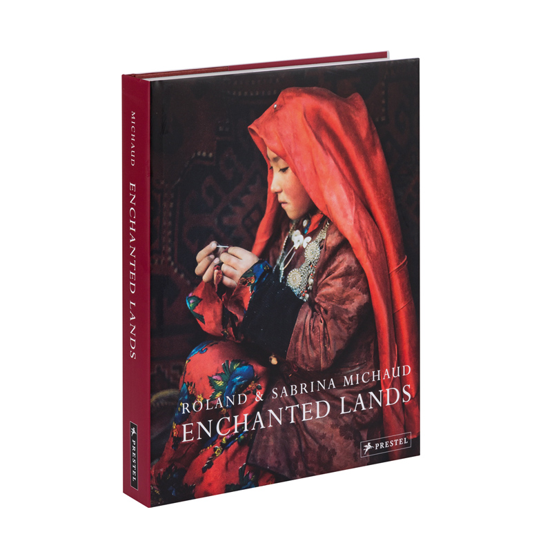 Книга ROLAND & SABRINA MICHAUD: ENCHANTED LANDS Книга ROLAND & SABRINA MICHAUD: ENCHANTED LANDS в Омске | Loft Concept