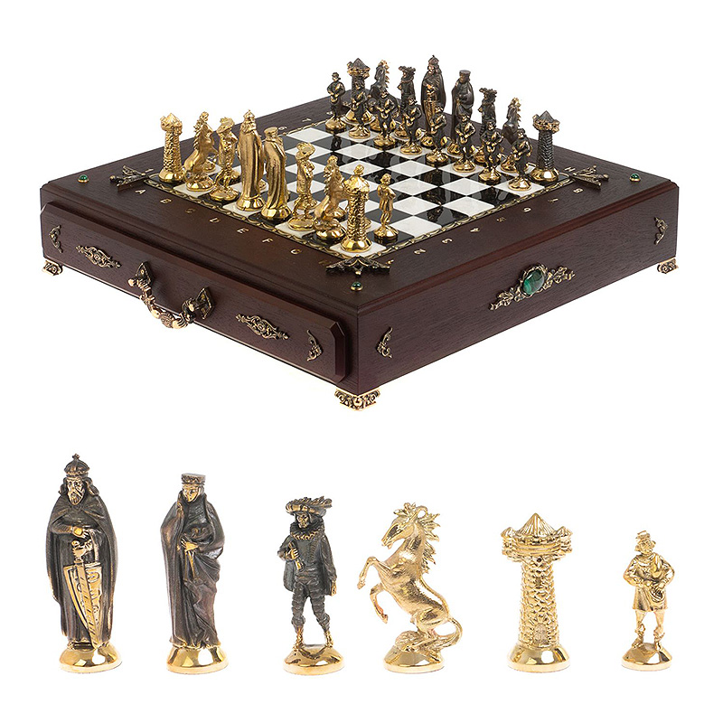 Шахматы в ларце из натуральных камней Змеевик Малахит Мрамор Decorative Thematic Chess  Бронза Золотой Черный Белый Коричневый Малахит в Омске | Loft Concept 