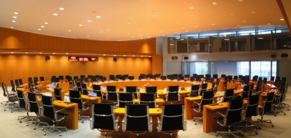 Кресло Aluminum Group Executive Chair - фото №1