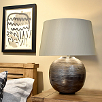 Настольная лампа с круглым фарфоровым основанием ручной работы с покрытием глазурью и белым абажуром из искусственного шелка Elstead Lighting варинант исполнения - 2 | Loft Concept в Омске