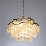 Люстра подвесная с белыми перламутровыми подвесками и изогнутыми золотистыми элементами Диаметр 60 см SHELL Chandelier варинант исполнения - 2 | Loft Concept в Омске