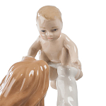 Статуэтка фарфоровая Девушка с ребенком Charming Statuette варинант исполнения - 1 | Loft Concept в Омске