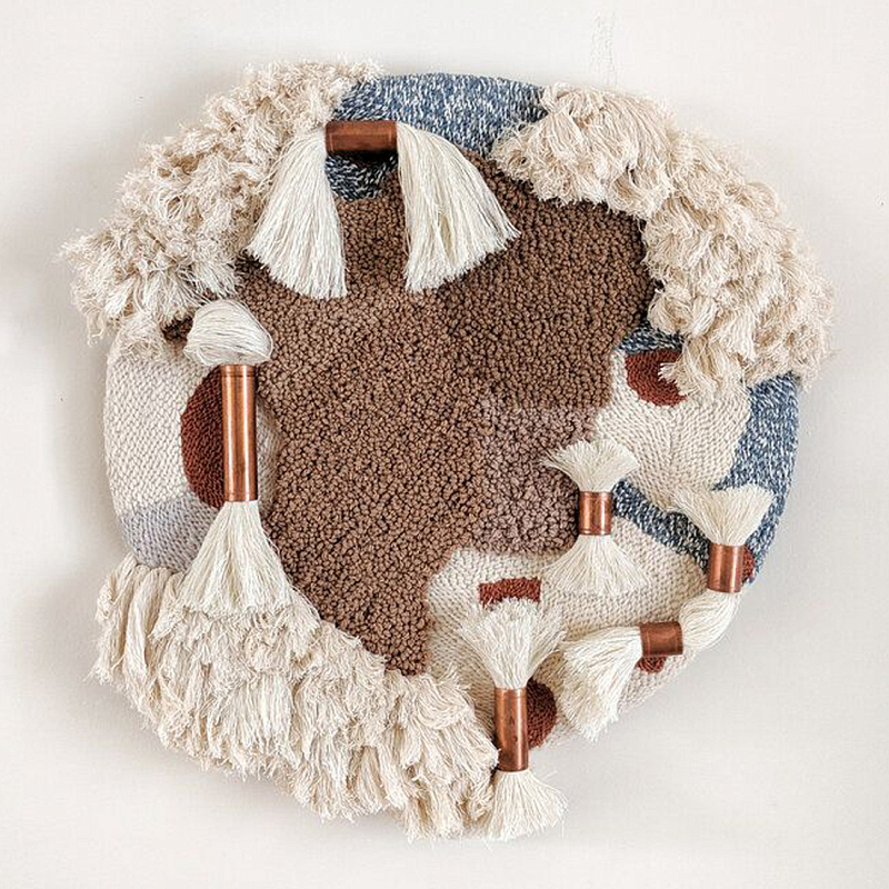 Тканый вручную Круглый абстрактный гобелен Seabed Коричневый Бежевый в Омске | Loft Concept 