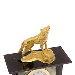 Часы настольные с декором в виде волка из натурального камня Офиокальцит Wolf Stone Clock варинант исполнения - 3 | Loft Concept в Омске