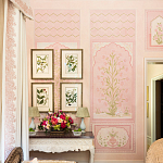 Обои ручная роспись Jharokha Arches Original colourway on pink painted Xuan paper варинант исполнения - 1 | Loft Concept в Омске