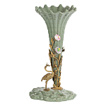 Ваза зеленая фарфоровая с волнистым краем с бронзовой фигуркой журавля Eden Garden  варинант исполнения - 1 | Loft Concept в Омске