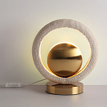 Настольная лампа с бежевым текстурным кольцом и латунным шаром в центре Tactile   варинант исполнения - 3 | Loft Concept в Омске