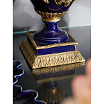 Подсвечник из темно-синего фарфора с бронзовыми элементами и цветами Eden Garden варинант исполнения - 6 | Loft Concept в Омске