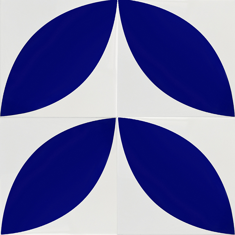 Дизайнерская плитка с узором Лепесток Синий Черный Фиолетовый в Омске | Loft Concept 