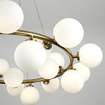 Кольцевая люстра с белыми стеклянными  плафонами в форме шара Berries Chandelier варинант исполнения - 3 | Loft Concept в Омске