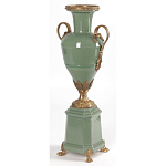 Ваза зеленого цвета из фарфора на высокой подставке с бронзовыми ручками Eden Garden porcelain and bronze варинант исполнения - 2 | Loft Concept в Омске