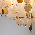 Люстра подвесная с белыми и золотыми круглыми подвесками Диаметр 70 см SHELL Chandelier варинант исполнения - 3 | Loft Concept в Омске