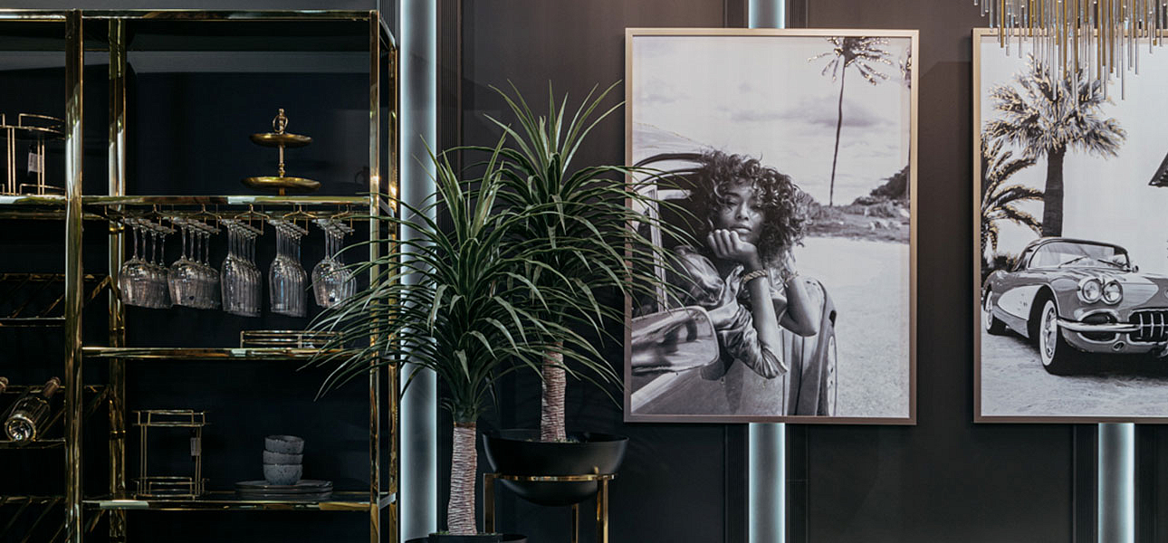 Холст Tropical auto vibe with a girl - Loft-Concept в Омске