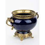 Ваза темно-синяя фарфоровая на бронзовой подставке с ажурным ободком и изогнутыми ручками Eden Garden варинант исполнения - 2 | Loft Concept в Омске