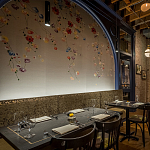 Обои ручная роспись Falling Flowers Standard colourway on Pale Grey dyed silk варинант исполнения - 2 | Loft Concept в Омске