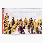 Книга по искусству Yayoi Kusama: I Spend Each Day Embracing Flowers варинант исполнения - 4 | Loft Concept в Омске