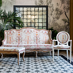 Трехместный диван из массива бука бежевый с растительным орнаментом Raffael Renaissance Beige Sofa варинант исполнения - 9 | Loft Concept в Омске