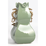 Ваза зеленого цвета из фарфора с бронзовыми ручками в виде драконов и рельефным цветочным декором Eden Garden porcelain and bronze варинант исполнения - 4 | Loft Concept в Омске