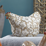 Статуэтка курица с резными белыми цветами на бежевой фактурной поверхности Rustic Chicken варинант исполнения - 3 | Loft Concept в Омске