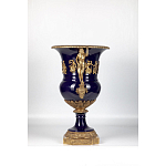 Ваза темно-синего цвета из фарфора с бронзовыми ручками в виде фигур Eden Garden porcelain and bronze варинант исполнения - 2 | Loft Concept в Омске