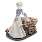 Статуэтка фарфоровая Девушка и маленькая девочка с цветами Charming Statuette варинант исполнения - 3 | Loft Concept в Омске