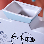 Ваза плоская белая с абстрактными черными линиями в форме лиц Faces of Imagination варинант исполнения - 6 | Loft Concept в Омске