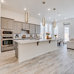 Подвесной светильник золотого цвета с двумя вытянутыми овальными рамками в форме скрепки Eurofase варинант исполнения - 7 | Loft Concept в Омске