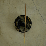 Круглая подставка под благовония из эпоксидной смолы с цветами черная Epoxy Resin Flowers Incense Stand Black варинант исполнения - 3 | Loft Concept в Омске