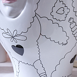 Ваза с декоративными лицами и графическими элементами в виде сердец и символов Faces of Imagination варинант исполнения - 10 | Loft Concept в Омске