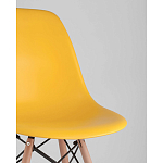 Пластиковый стул на ножках из массива бука Eames Yellow варинант исполнения - 2 | Loft Concept в Омске