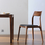 Стул деревянный с мягким сиденьем из черной натуральной кожи Moon Walnut Furniture варинант исполнения - 5 | Loft Concept в Омске