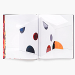 Книга по искусству Yayoi Kusama: I Spend Each Day Embracing Flowers варинант исполнения - 5 | Loft Concept в Омске