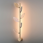 Бра с золотистой вертикальной трубкой и декоративными прозрачными листьями из стекла Sylva  варинант исполнения - 4 | Loft Concept в Омске