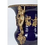 Ваза темно-синего цвета из фарфора с бронзовыми ручками в виде фигур Eden Garden porcelain and bronze варинант исполнения - 6 | Loft Concept в Омске