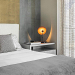 Настольная лампа с круглым деревянным отражателем и черным цилиндрическим плафоном Accord Lighting варинант исполнения - 7 | Loft Concept в Омске