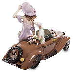 Статуэтка фарфоровая Девушка с автомобилем Charming Statuette варинант исполнения - 2 | Loft Concept в Омске