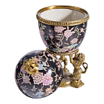 Шкатулка в форме яйца на величественных львах из фарфора с бронзовыми элементами Eden Garden варинант исполнения - 2 | Loft Concept в Омске