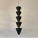 Подвесной светильник светодиодный в виде ряда черных металлических конусов  Herringbone варинант исполнения - 4 | Loft Concept в Омске