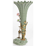 Ваза зеленая фарфоровая с волнистым краем с бронзовой фигуркой журавля Eden Garden  варинант исполнения - 2 | Loft Concept в Омске