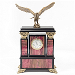 Часы настольные из родонита и бронзы с декором в виде орла Eagle Stone Clock варинант исполнения - 1 | Loft Concept в Омске