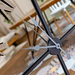 Часы настенные зеркальные с серебряным металлическим циферблатом Mirror Tower Clock варинант исполнения - 3 | Loft Concept в Омске