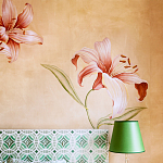 Обои ручная роспись Lilium Special Colourway on yellow painted silk варинант исполнения - 2 | Loft Concept в Омске