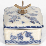 Фарфоровая шкатулка с бронзовой стрекозой Blue and White варинант исполнения - 2 | Loft Concept в Омске